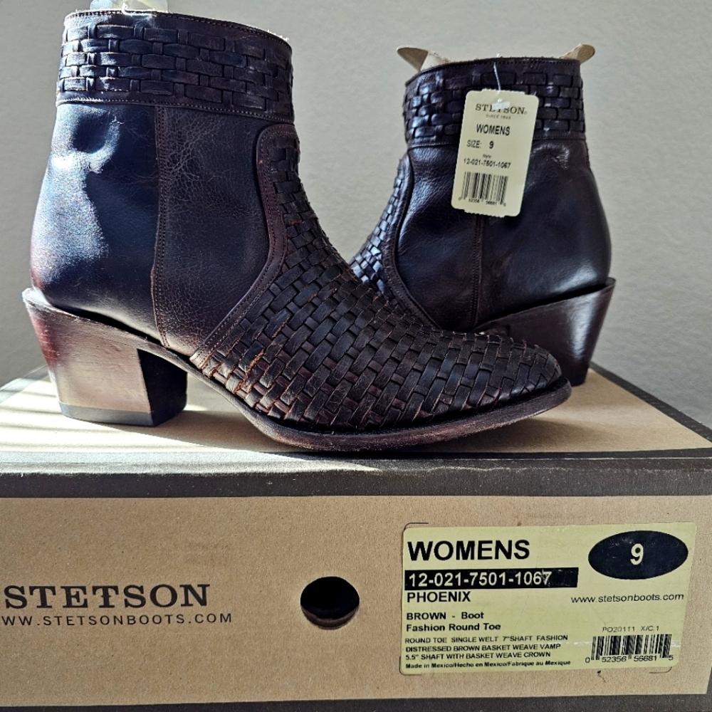 Stetson round toe leather boot Size 9